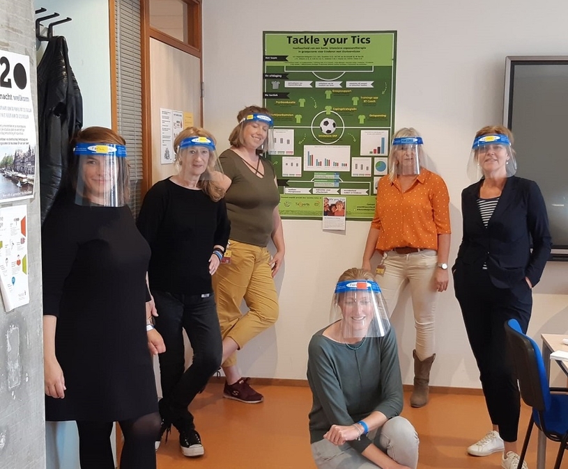 team tackle your tics met spatschermen op