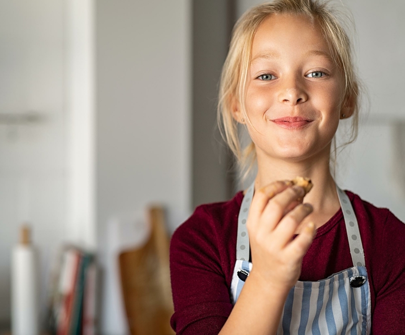 meisje 9 10 jaar keuken koken koekjes