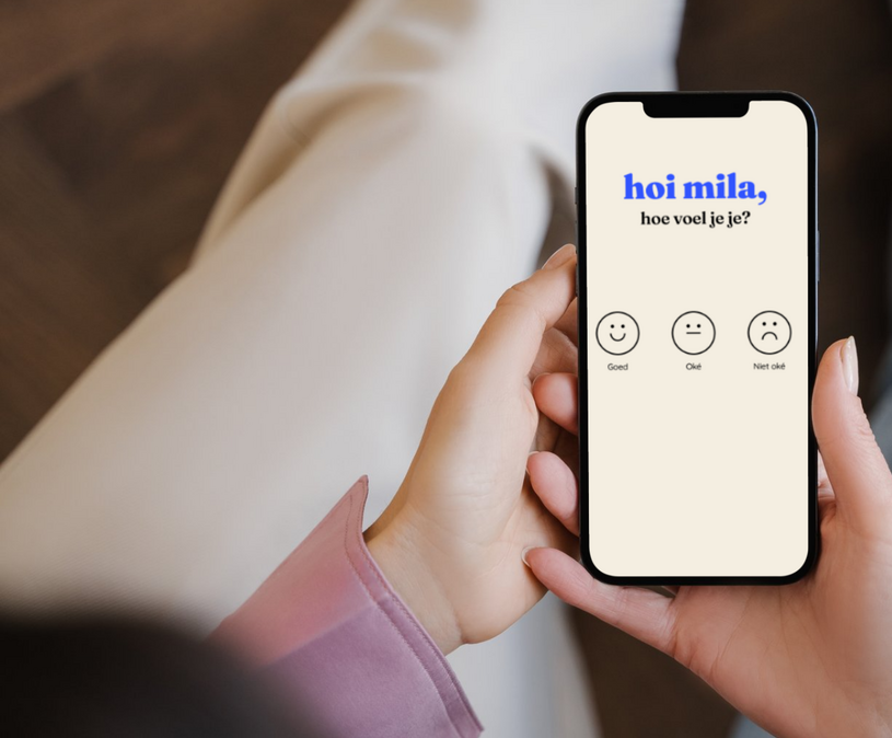 Telefoon met de Feelee app erop