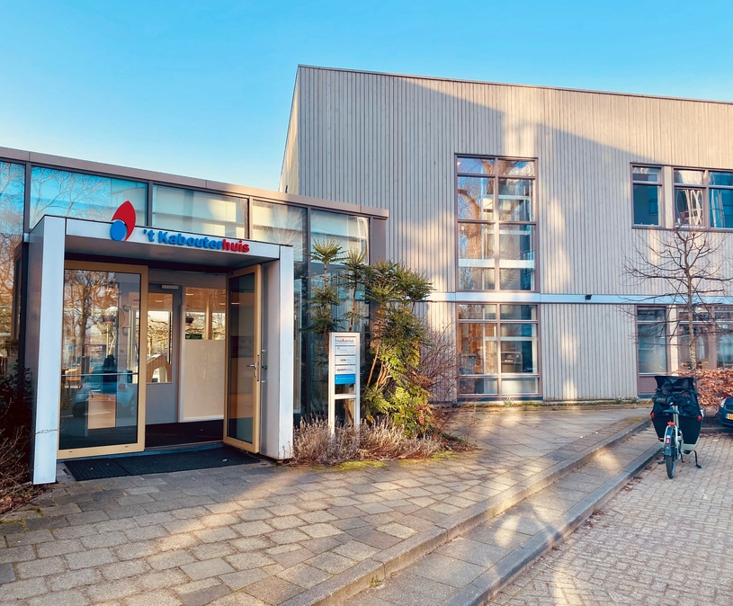 Voorkant gebouw PI school waterink zuid