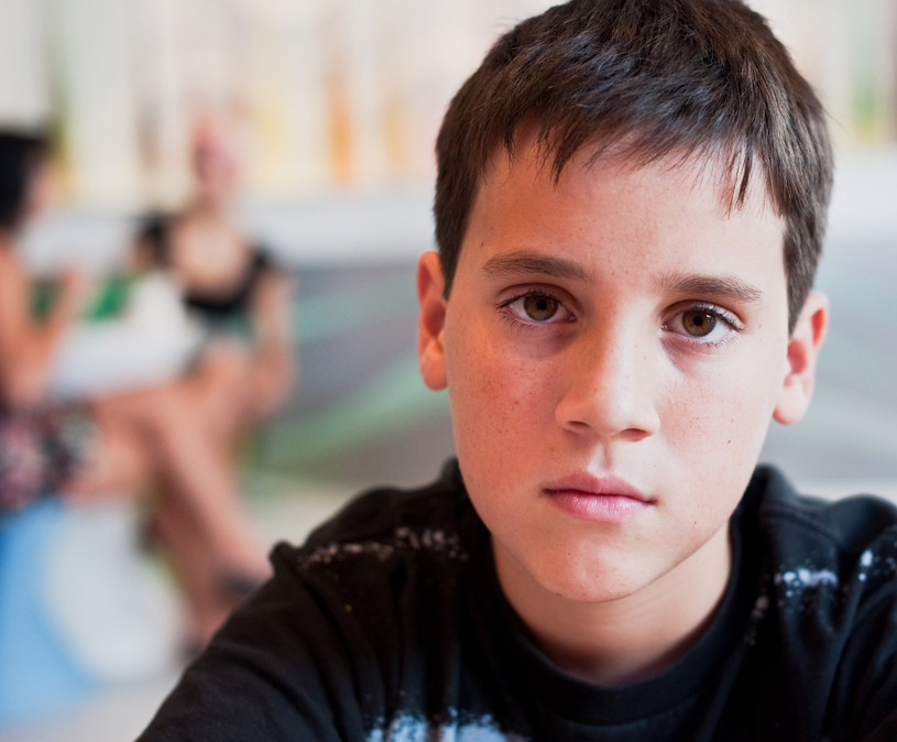 portret van sombere jongen