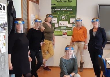 team tackle your tics met spatschermen op