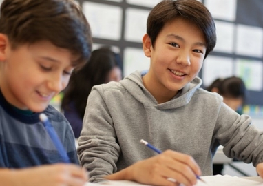 Aziatisch jongen school tiener